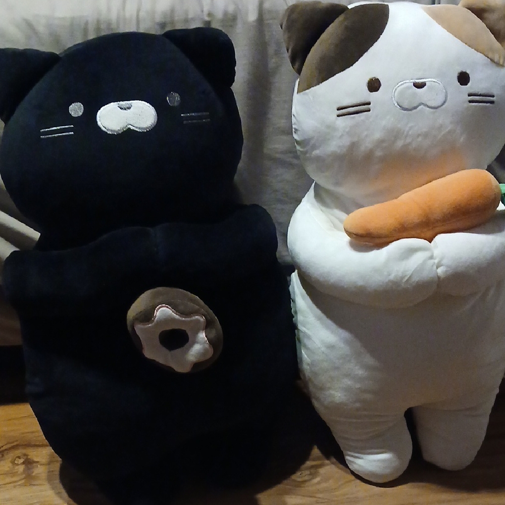Daiso Black and White Cat Plush Toy Duo